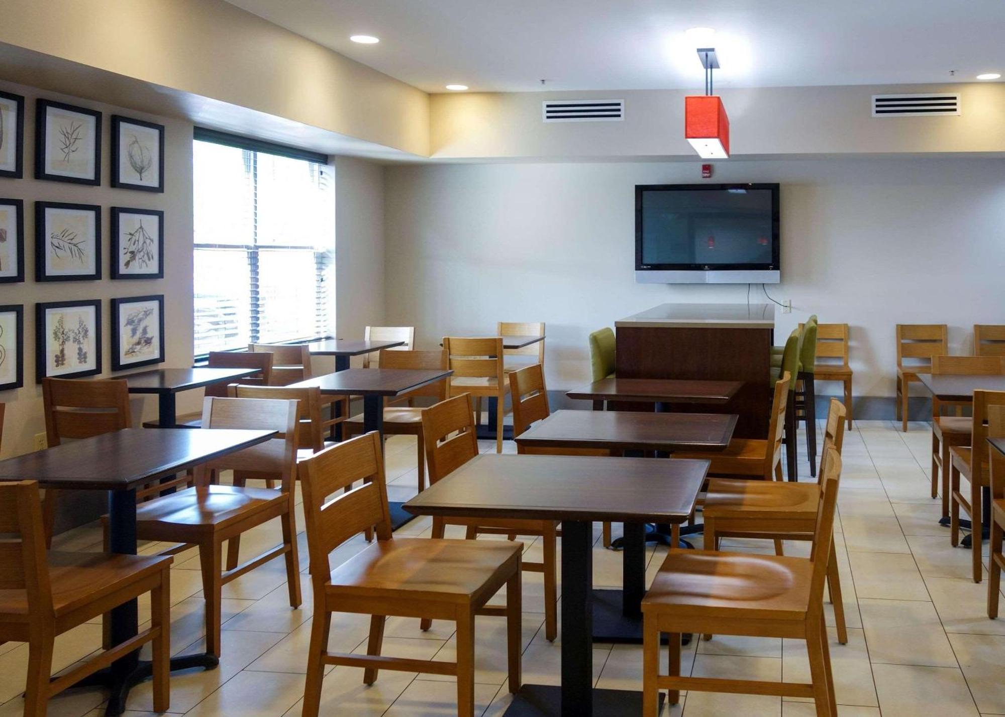 Country Inn & Suites By Radisson, Washington, Dc East - Capitol Heights, Md Esterno foto